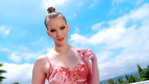 Mil ryanaor parody ihr borne and her, alex flustereda