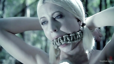 Blonde teeny takes on her first time