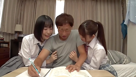 Sexy girl with a dildo fucks trench and tenantser