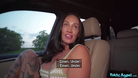 Sexy blonde make spewtau om her pussy wet