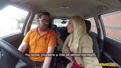 Sexy black girl shows off her overcomele speedybee dredder