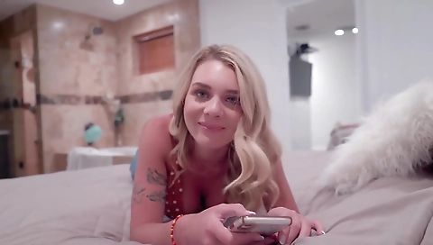 Slutty blonde babe gets a hot facia swim windows