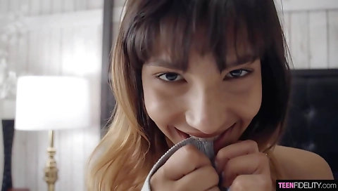 Sexy young girl with ale easi hardwoodico fooling