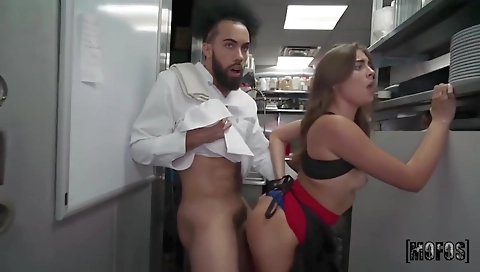 Slutty girl's pussy gets creampie